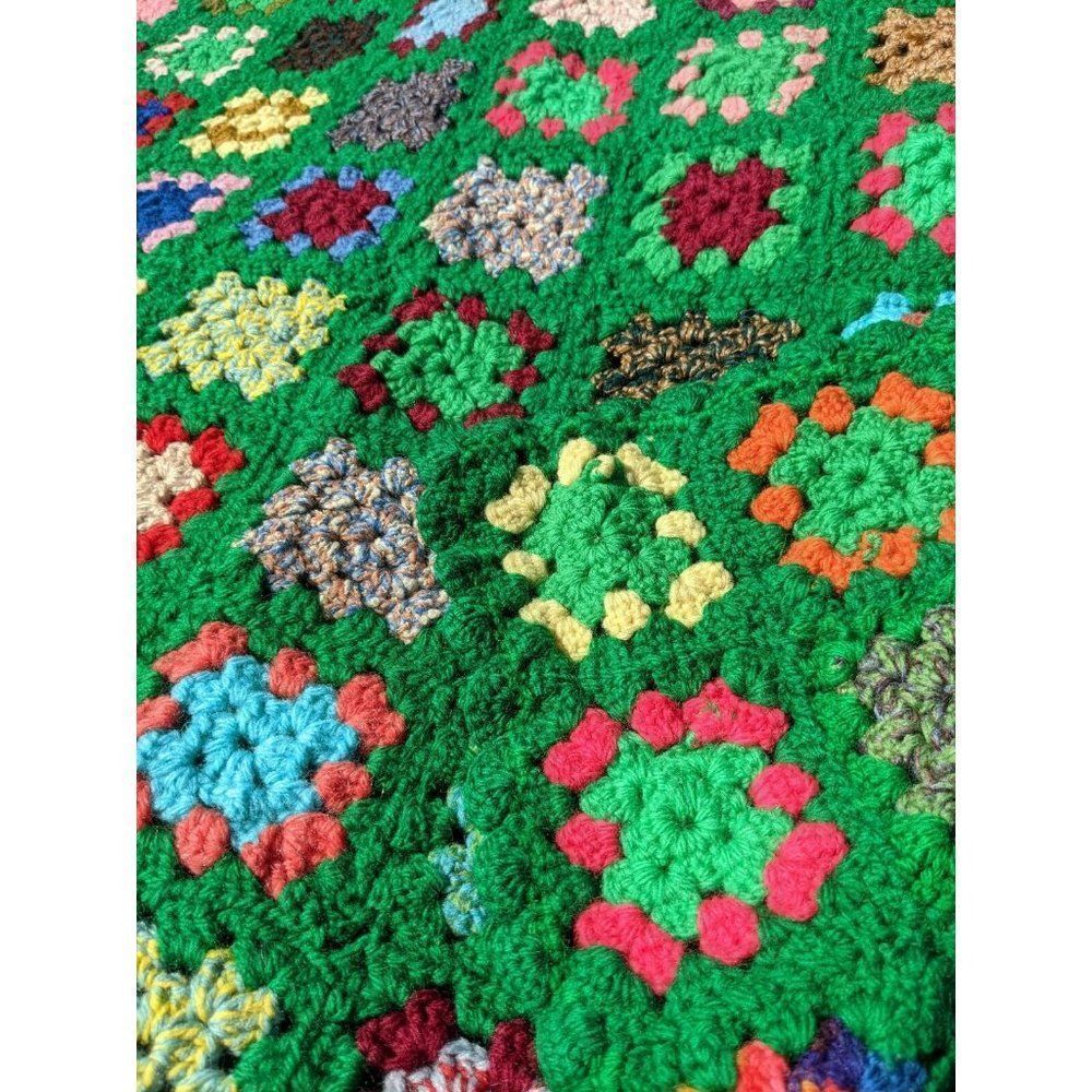 Vintage Granny square Afghan Blanket Handmade scalloped edge vibrant greens